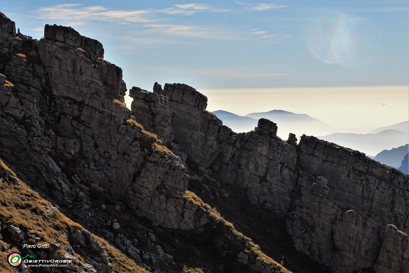 30 Ci siamo alzati oltre i contrafforti rocciosi del Monte Arale.JPG